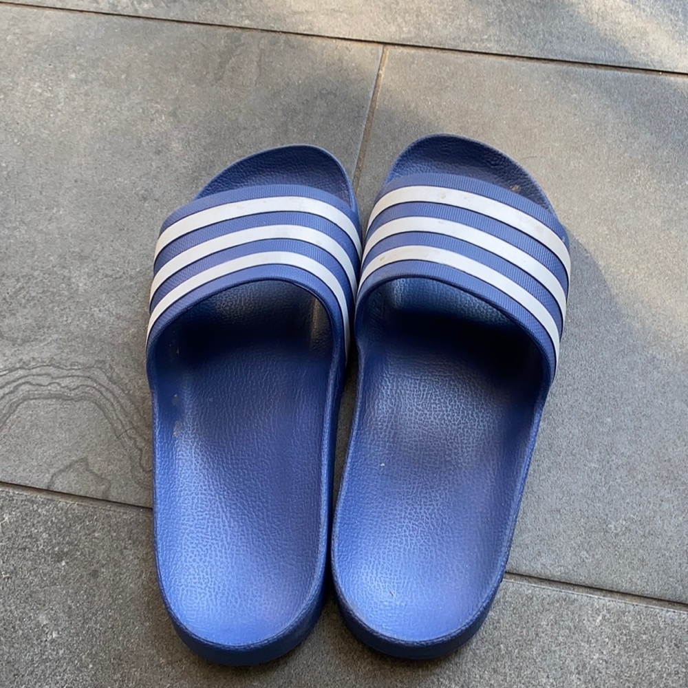 ADIDAS SLIDES